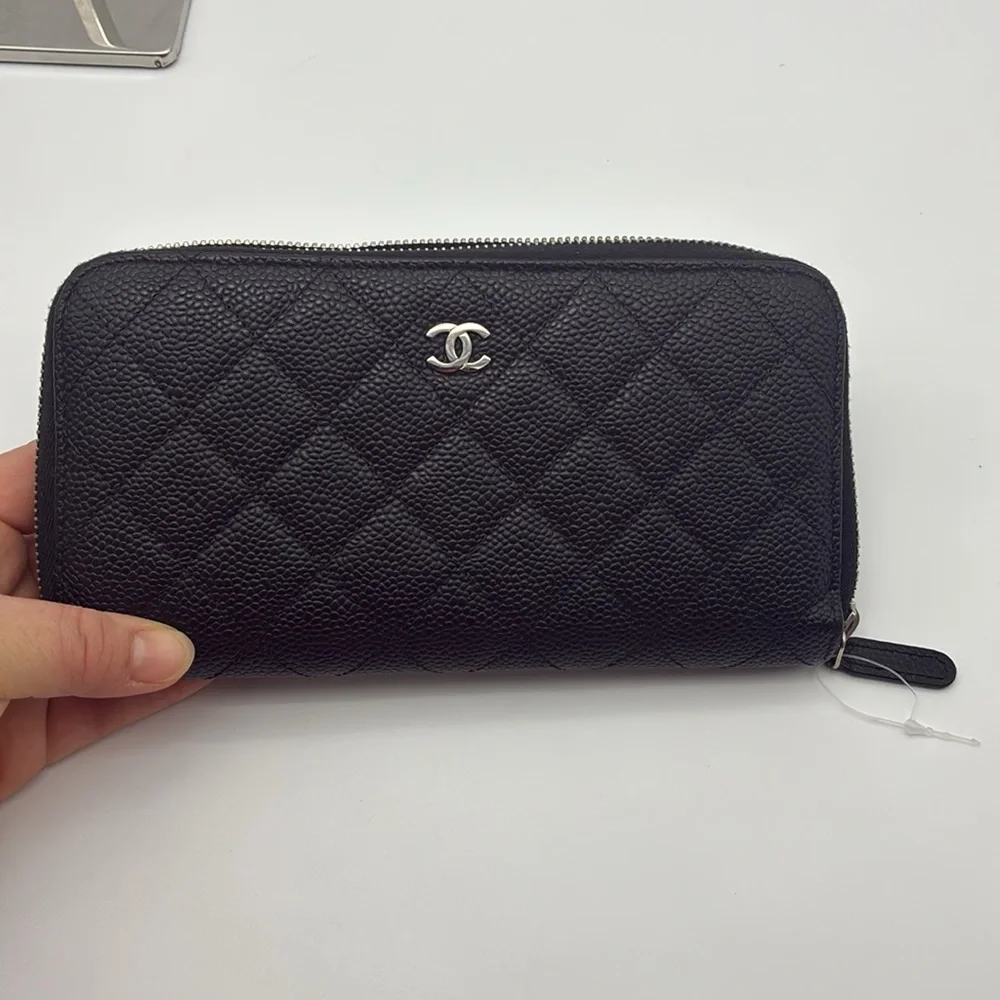 CHANEL CC BLACK CAVIAR QUILTED DIAMOND ZIPPY WALLET  SILVER HARDWARE W/ DUST BAG